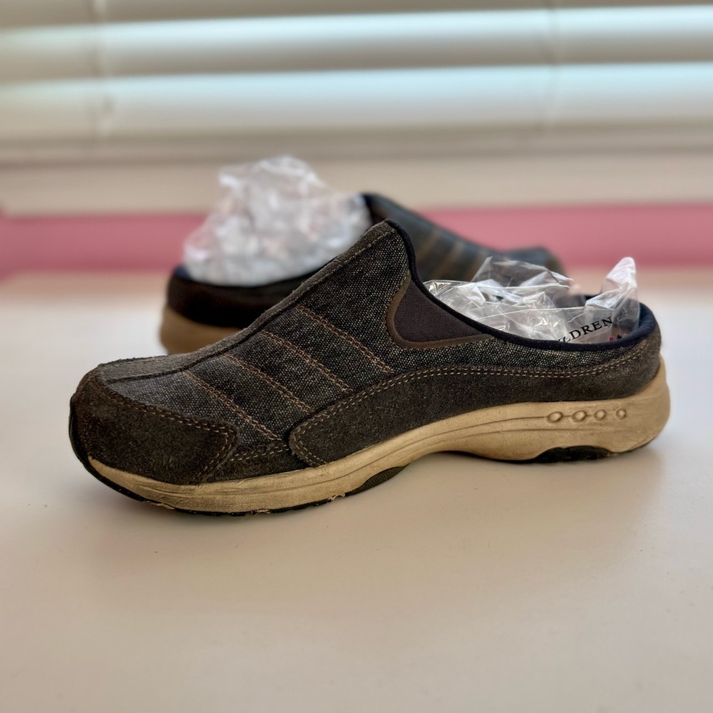Navy and Tan Slip-On Slippers with Textured Fabric